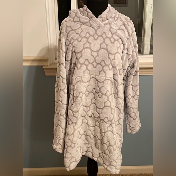 Disney NWT Mickey Sleepwear Cozy Gray Patterned Hoodie - Picture 1 of 5